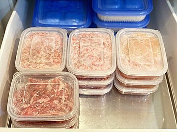 【冷凍庫収納】お肉を無駄なく使い切る！整理しやすく見つけやすい収納法