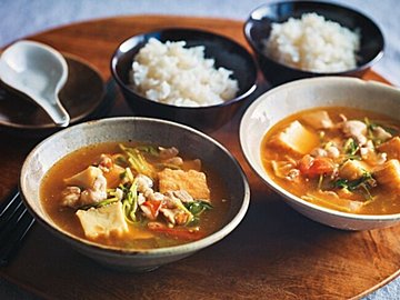ご飯やパンを添えるだけ！多くの食材も不要！大満足の一皿完結スープレシピ
