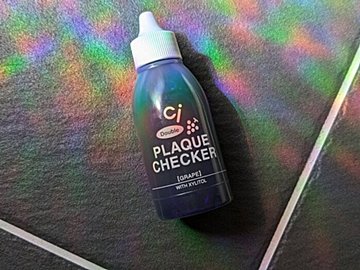 子どもの歯磨きがレベルUP！“磨き残しが2段階で確認できる”プラークチェッカー