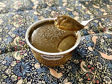 和紅茶とバター⁉3つの層がまさにケーキ！ハーゲンダッツ12月新発売のアイスのクオリティがすごい！【セブン限定】