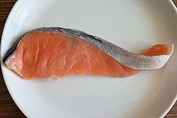 「焼き鮭」以外でも塩鮭を楽しもう！包丁なしで作れる♪塩鮭を使う主食レシピ2選