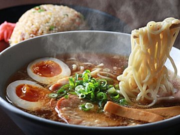 カップラーメン醤油ランキングで「日清ラ王」を抜いて1位になったのは!?「しっかり小麦の味を感じる」と審査員絶賛