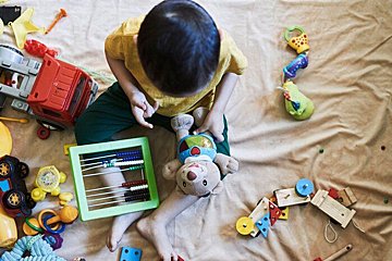 朝起きてすぐに2歳児の日常がはじまった！10万いいねを超えた親の対応とは！？