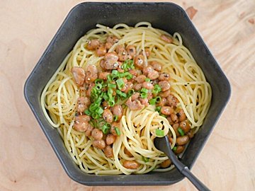 【業務スーパー】肉・魚なしでも大満足♪「牛肉だしの素」でマンネリ打破！やみつきパスタレシピ3選