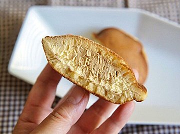 【ローソン】甘くてほろ苦くてほのかな塩気、絶妙な組み合わせの「Uchi Cafe×八天堂　どらもっち　かすたーど＆塩キャラメル」