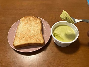 【3COINS】便利グッズだけじゃない！「明太マヨおかき」と「塗りパン ピスタチオ味」が絶品