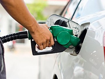 九州地方限定!?怖くて入れないガソリンスタンド。旅行者を驚かせた看板に1.8万件のいいね