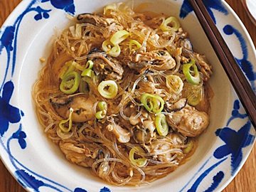 あつあつのごま油がたまらない！かきの中国風蒸し物レシピ