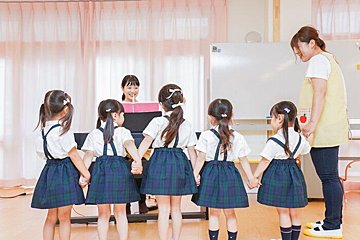 幼稚園のプレ保育に参加した娘。心強いアドバイスをしてくれた年中さんがかっこよくて憧れる