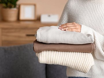 気づかないうちに「地味見え」！40代の冬ファッションNGコーデ3選