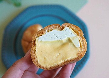 【ローソン】全国8つのエリアで異なる、ご当地ならではの味わい。中部限定「静岡クラウンメロンの生カスタードシュークリーム」をレポート