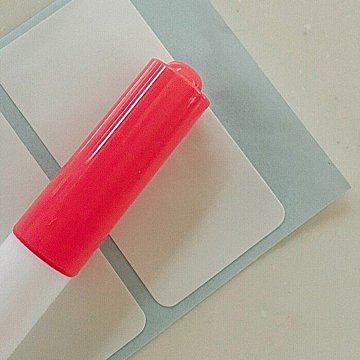 キャンドゥ シールのベタベタをなかった事に 長年の汚れがコスるだけでキレイに サンキュ