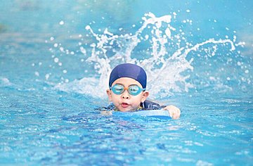 子どもの習い事人気1位は水泳！長く続けるコツは何？