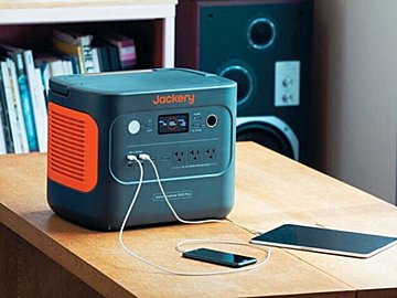 「ポータブル電源」緊急時はもちろん、キャンプ以外でも使いたい！持ち運べて、ソーラーパネルで発電も！