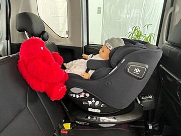 赤ちゃんとドライブ中の不安を解消！運転中の子守り支援ロボット「イルヨ」に新機能「マダイルヨ」が追加され置き去りを防止
