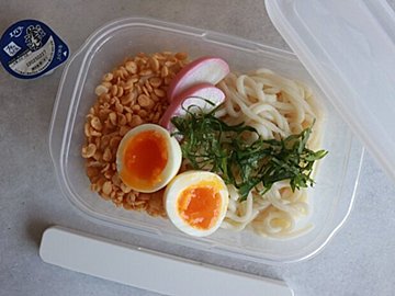 【セリア】暑い日のお弁当に！セリアのタッパーで麺弁当