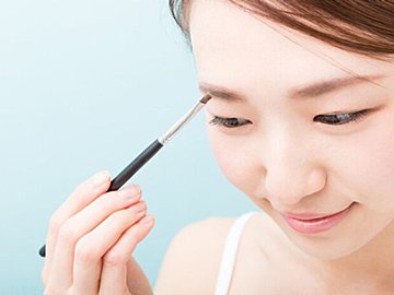 『眉が“なんか変”な気がする』『アイラインがうまく引けない』アラフォーのメイクの悩みTOP5に一発回答!!
