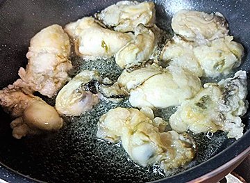 【今が旬】揚げないから後片付けもラク！ご飯がモリモリすすむ「牡蠣の南蛮漬け」レシピをご紹介