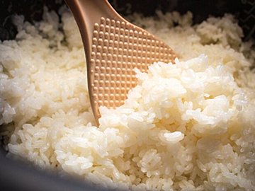 仕事から帰宅したパパに、2歳の息子が炊飯器パンパンにお米を炊いてくれていた！「優しさが詰まった味がしそう」と5.6万人が感動！