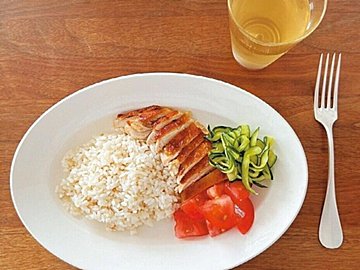 ファッションモデル渡辺佳子さんが愛用する無印良品のベストアイテム7選