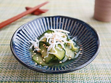 材料入れて冷凍するだけ！いちばん簡単な「きゅうりの酢のもの」の作り方