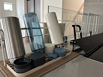 【3COINS】「考えた人天才！」困っていた置き場所が決まって夏のキッチンがすっきり！超便利整理グッズ