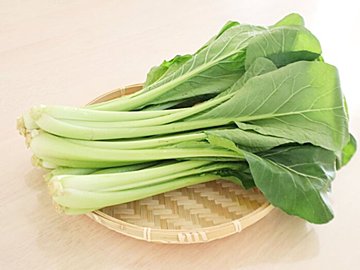 生で食べなきゃもったいない！旬の「小松菜」サラダレシピ3選