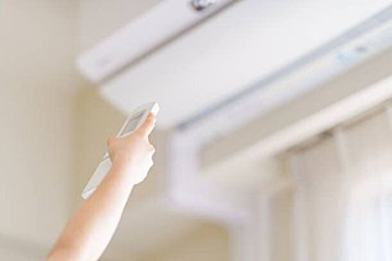 エアコンが臭い原因は？抑える方法や掃除方法などの予防策を紹介