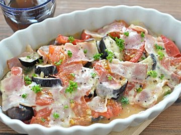 レンジで5分【なすトマベーコンチーズ焼き】切って並べてレンチンするだけの簡単おかずレシピ