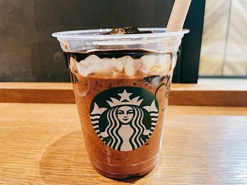 【スタバ】バレンタイン第二弾のドリンクは驚きの連続！高級感あふれる「オペラフラペチーノ」