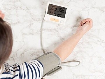 自覚症状ゼロでも危険?! 続く“血圧高め”が引き起こす重大な病気とは