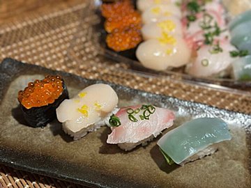 見つけたら買い！大人が思わず唸るうまさ！新作お寿司はコストコでしか食べられない?!希少なネタ入っています