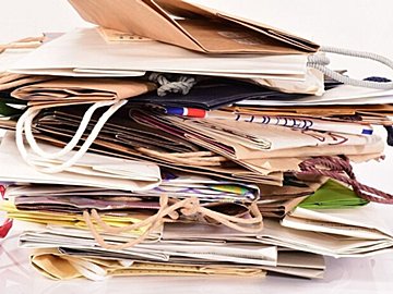 気づいたらパンパン…な紙袋やエコバッグを「増やしすぎない方法5選」ためこまず使い切るのがコツ！