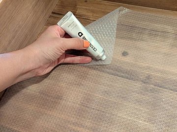 こんなの欲しかった！“家中で大活躍”貼って剥がせる固定剤「セメダインD」