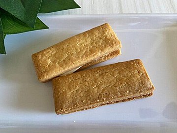 【成城石井】こだわりの瀬戸内レモン入りクリームがサンドされたサクサクのバターリッチクッキーが絶品！