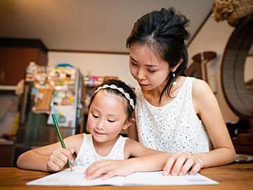 1ヵ所だけ埋まらない小学生娘の宿題プリント。SNSに助けを求めると、協力を惜しまない人の回答が多数集まる