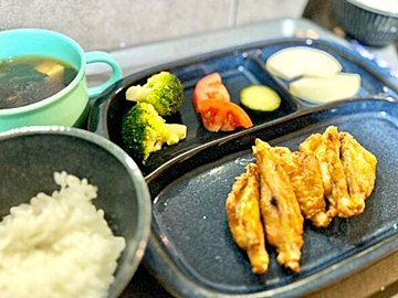 焼いて乗せるだけ！迷わない3区切りワンプレートで続けられる時短ごはん