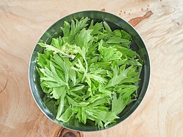 【旬食材】捨てないで！セロリは葉までおいしい♪セロリの葉を使う簡単レシピ3選