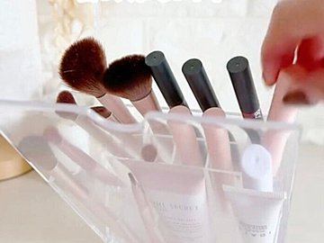 SNSで話題！【ダイソー】「フタつき」「出し入れしやすい」今注目の透明収納ケース