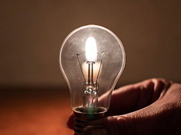 【停電対策】二刀流で安心！真っ暗でも灯りとして大活躍するいつものアイテム3選