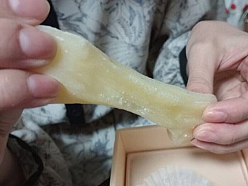 【秋田土産】びよ～んと伸すぎ！モッチモチがたまらない「バターもち」はマタギ発祥のソウルフード