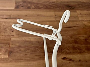 【3COINS】冬場のフードつき衣類もしっかり干せるハンガー！