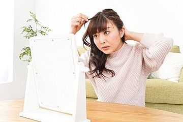 その前髪、昭和丸出しで老け見え…オシャレに見える40代の前髪アレンジ