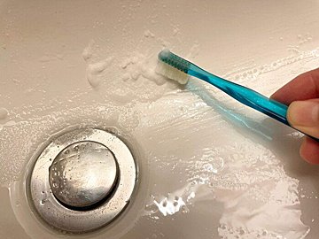 洗面台の黒ずみを掃除する方法｜クエン酸・重曹・塩素系漂白剤を使ったやり方を解説