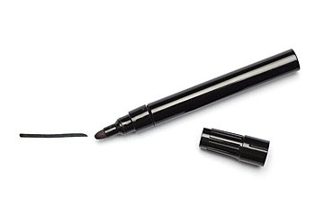 油性ペンやボールペンの落書きやシミ、じつは身近なアイテムで落とせます