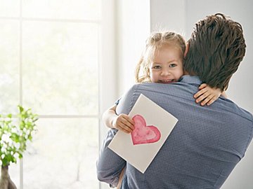 在宅勤務の予定だったパパが急きょ出勤することに！9カ月娘が「いかないで〜」と言っているようなほほえましい光景に、1.1万人がほっこり