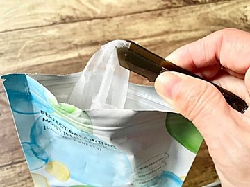 【ダイソー】衛生的！フェイスマスクをさわらずに取り出せる便利アイテム