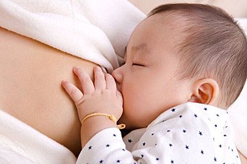 1才ごろの母乳には栄養がない ミルクだと太る 母乳 ミルクの気になるハナシ 助産師監修 たまひよ