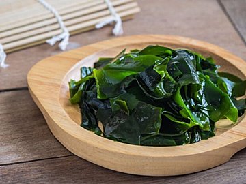 わかめを食べると髪が増えるはウソ!?わかめを食べるメリット・デメリットを解説