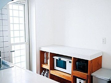 コーデは制服化・食器棚も手放した！減らした分防災グッズを強化したミニマリストの暮らし